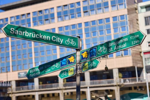 Cycle path, signposts, Saar cycle path, Saarland cycle path, VeloRoute SaarLorLux, Saarbrücken