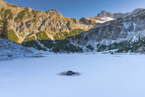 Lower Gaisalpsee, behind it the Entschenkopf, 2043m, Allgäu Alps, Allgaeu, Bavaria, Germany