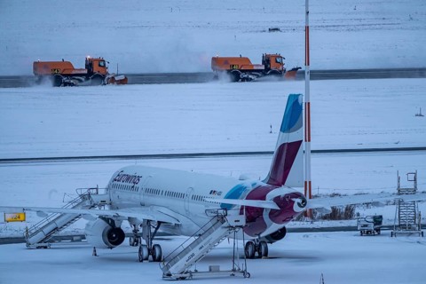 The onset of winter in North Rhine-Westphalia, flight operations were maintained at Düsseldorf