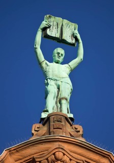 Copper statue entitled Das Wissen by sculptor Philipp Modrow on the Wiesbadener Kurier press
