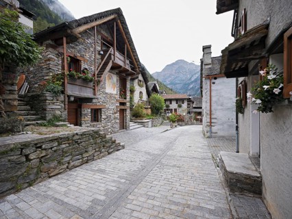 Village view with typical houses, Sonogno, Valle Verzasca, Verzasca Valley, Canton Ticino,