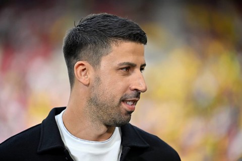 Football TV pundit Sami Khedira, DAZN, portrait, smiles, MHPArena, MHP Arena Stuttgart,