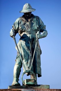 Sculpture Frieder, Hüttenmann in cast bronze by Friedrich Reusch, Oberstadtbrücke, Siegen, North