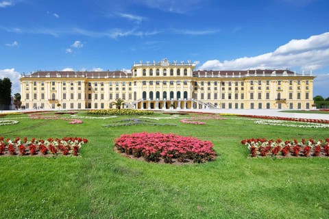 Palace park, flower garden, Schönbrunn Palace, former summer residence of the Habsburgs, Baroque,