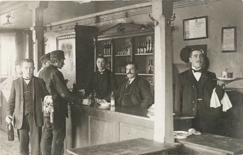 Lithuania, pub, bar, bar, beer drinking, bar, men in historic clothes standing at a bar with