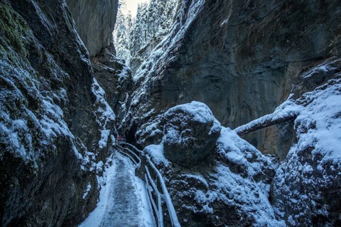 Winter, snowy landscape, hiking trail through the Breitachklamm gorge near Oberstdorf, Oberallgäu,