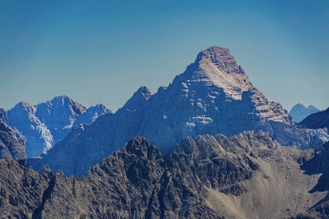 Mountain panorama from the Koblat-Höhenweg on the Nebelhorn across the Obertal to the Hochvogel and