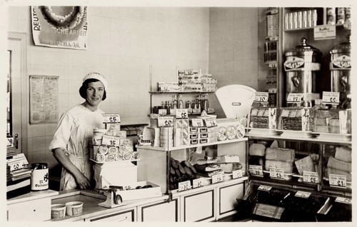Colonialwaren shop counter, shop, business, profession, twenties, saleswoman, poster, a woman in a