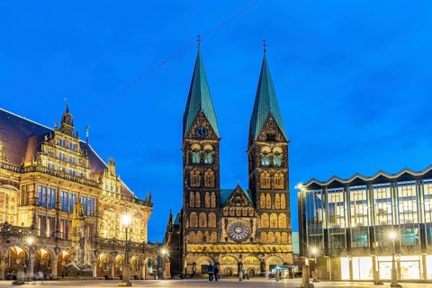Bremen market square with the town hall, Bremen Cathedral and the House of Parliament on the market