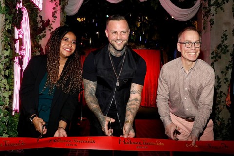 Rapper Kontra K (Maximilian Diehn, KO?TRA K, centre) at the inauguration of the new Berlin Vibes