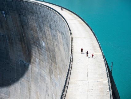 Water reservoir Lac de Emosson, people walking on the dam, Lac d'Emosson, canton Vailais, Wallis,