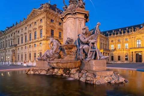 Frankonia Fountain with Walther von der Vogelweide and Tilman Riemenschneider in front of the