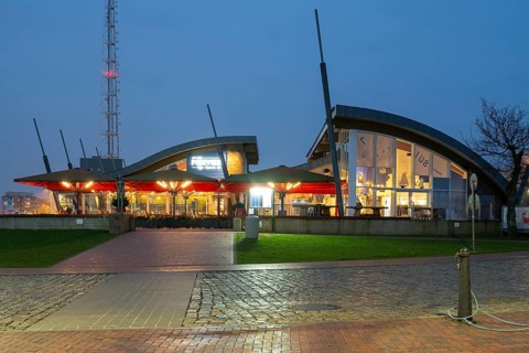 Illuminated restaurant, Blue Hour, Alte Liebe, Am Alten Hafen, Cuxhaven, Lower Saxony, Germany
