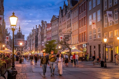 Patrician houses, tourists, behind Langgasser Tor, Langgasse, Old Town, Gdansk, Pomeranian