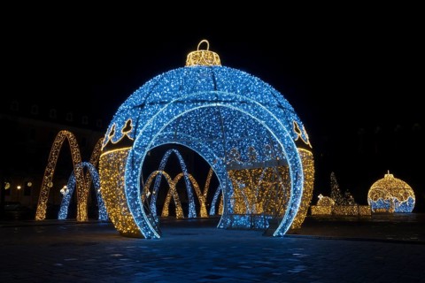 Walk-in illuminated globe, illuminated arch, cathedral square, world of lights, Magdeburg, most