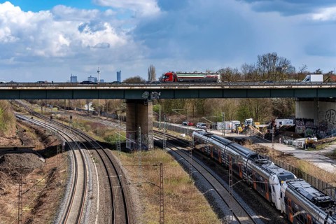 The Hardenberg bridge, A40 motorway in Mülheim an der Ruhr, dilapidated motorway bridge, must be