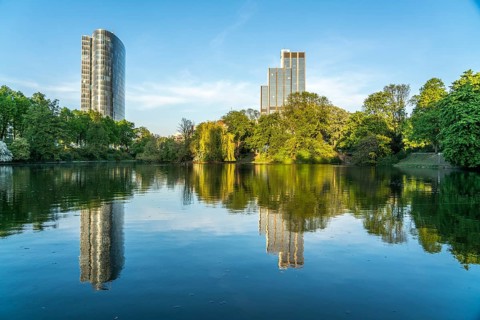 Schwanenspiegel pond, Gap 15 office building and LVA main building, state capital Düsseldorf, North