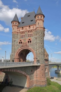 Nibelungen Tower built in 1900 across the Rhine, Nibelungen Bridge, gatehouse, landmark, Worms,