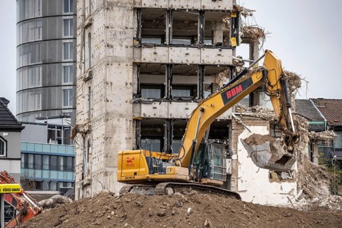 Demolition of the former RWE building complex, in the city centre, on the A40 motorway in Essen,