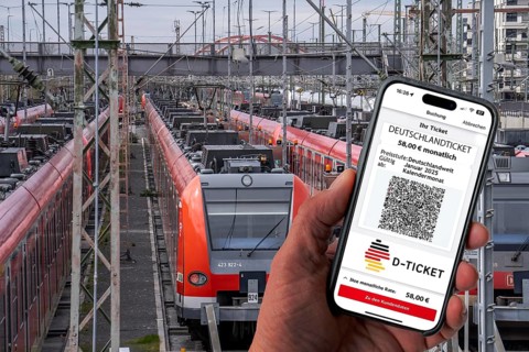 Symbolic image of Deutschlandticket, new from 2025 for 58 euros per month, ticket on mobile phone