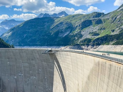View of 200 meter high Kölnbreinsperre dam with airwalk viewing platform, Maltatal, Carinthia,