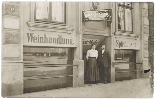 Hamburg, Hoheluftchaussee 65, shop, sale, wine shop, spirits, cellar shop, couple in front of an