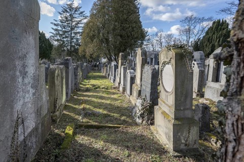Old graves at the Israeli cemetery, inaugurated in 1882, Werner-von Siemens Str. 2, Würzburg, Lower
