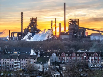 Blast furnaces Schwelgern 1 and 2, residential buildings in Duisburg-Marxloh, ThyssenKrupp Steel,