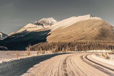 Winter road trip on the Icefields Parkway with lots of snow and ice, Banff National Park, Jasper