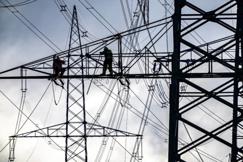 Work on a 380 kV high-voltage overhead line, new construction, along the A57 motorway, near