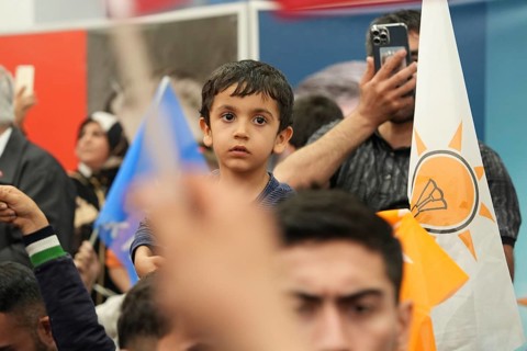 Gaziantep, Türkiye – May 28, 2023. Supporters of President Recep Tayyip Erdogan celebrate in the