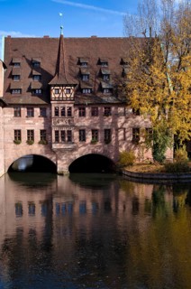 Heilig-Geist-Spital on the river Pegnitz, autumn, Old Town, Nuremberg, Franconia, Bavaria, Germany