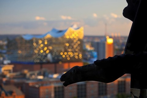 View from the St Nikolai memorial to the blurred Elbphilharmonie in the evening light, Hamburg,