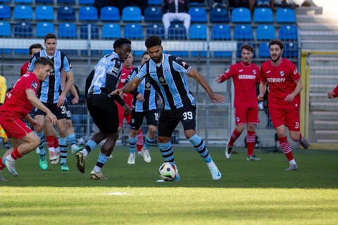 Football 3rd division, 2024/25 season, matchday 22: Waldhof Mannheim v SC Verl. On the ball: New