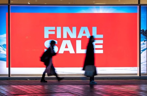 Final Sale, Clothing department stores' on Schadowstraße, large poster in the shop window