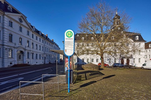 Bus stop Schlossplatz, bus line 105, 108, 121, bus shelter, historic town hall, baroque