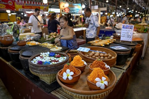 Cookshop at the Taling Chan market, Taling Chan district, Bangkok, Thailand