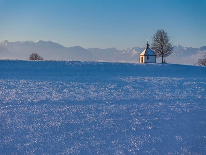 Chapel, tree, morning light, winter, snow, mountain landscape, near Riegsee, behind Zugspitze,