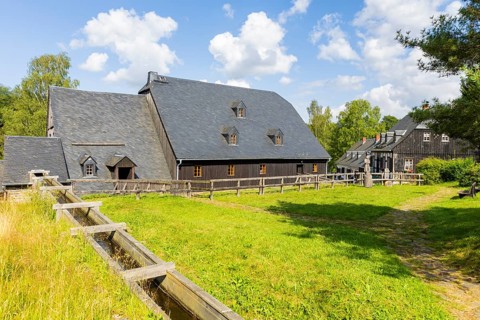 The Siebenschlehner Pochwerk is a listed pochwerk in the Neustädtel district of Schneeberg. It was