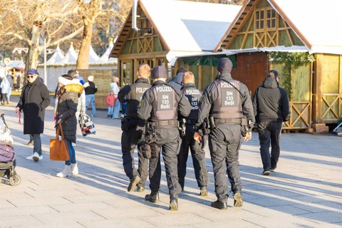 Increased police patrols at the Augustusmarkt on the main street in Dresden. After the attack in
