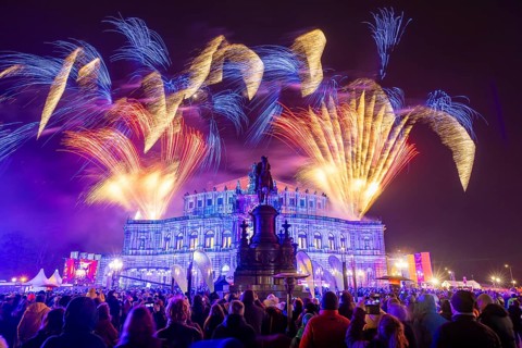 The SemperOperaball 2025 celebrated its 100th anniversary on Friday. Germany's most beautiful