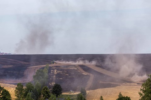 A grain field near Obernauendorf caught fire due to persistent dryness and gusty winds, the local