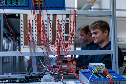 Vocational training of skilled workers for the electrical engineering sector of the future. The