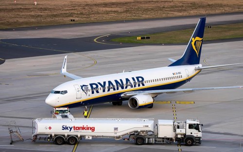 Ryanair Boeing 737 is ready to go, apron, tanker for air fuel, kerosene, Skytanking tank truck,