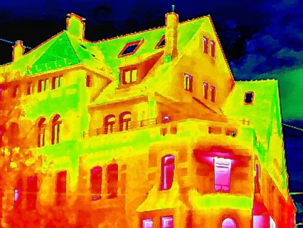 Thermal image or thermography, symbolic photo, interpolated. The photo shows areas of heat loss in