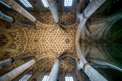 Interior view ceiling, late-Gothic mesh vault of the choir, choir room, Heilig-Kreuz-Münster,