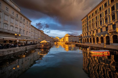 Grand Canal with boats and restaurants, Sant'Antonio Taumaturgo church reflected in the canal, in