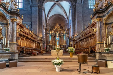 Altar and choir in the interior of St. Peter's Cathedral in Worms, Rhineland-Palatinate, Germany