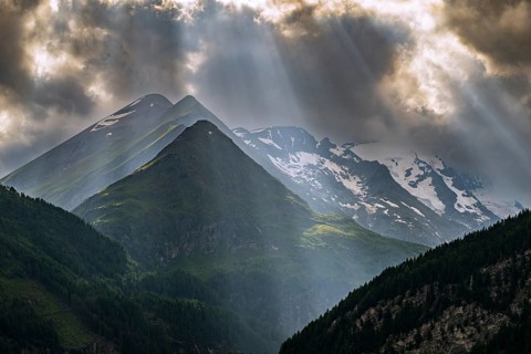 View of Grossglockner, highest mountain in Austria, Alps, rays of light, Heiligenblut am