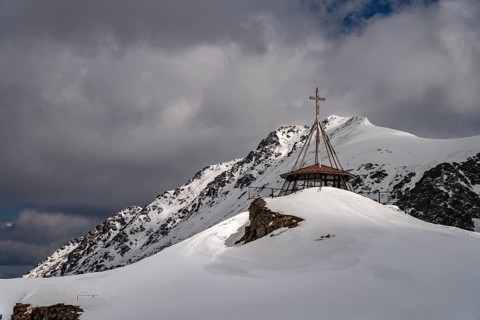 Panorama Transfagara?an observation deck on snowy Lake Balea in the Fagaras Mountains, South